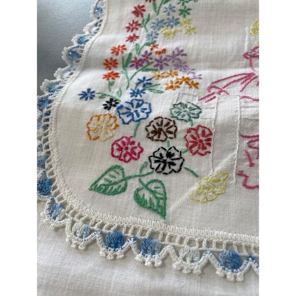 Vintage Hand Embroidered Table Runner Floral Romantic Couple Design White Multi - Picture 4 of 6